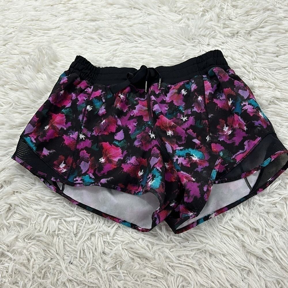 Lululemon Hotty Hot Short (Long) Mini Midnight Bloom Black Deep Fuschia / Black